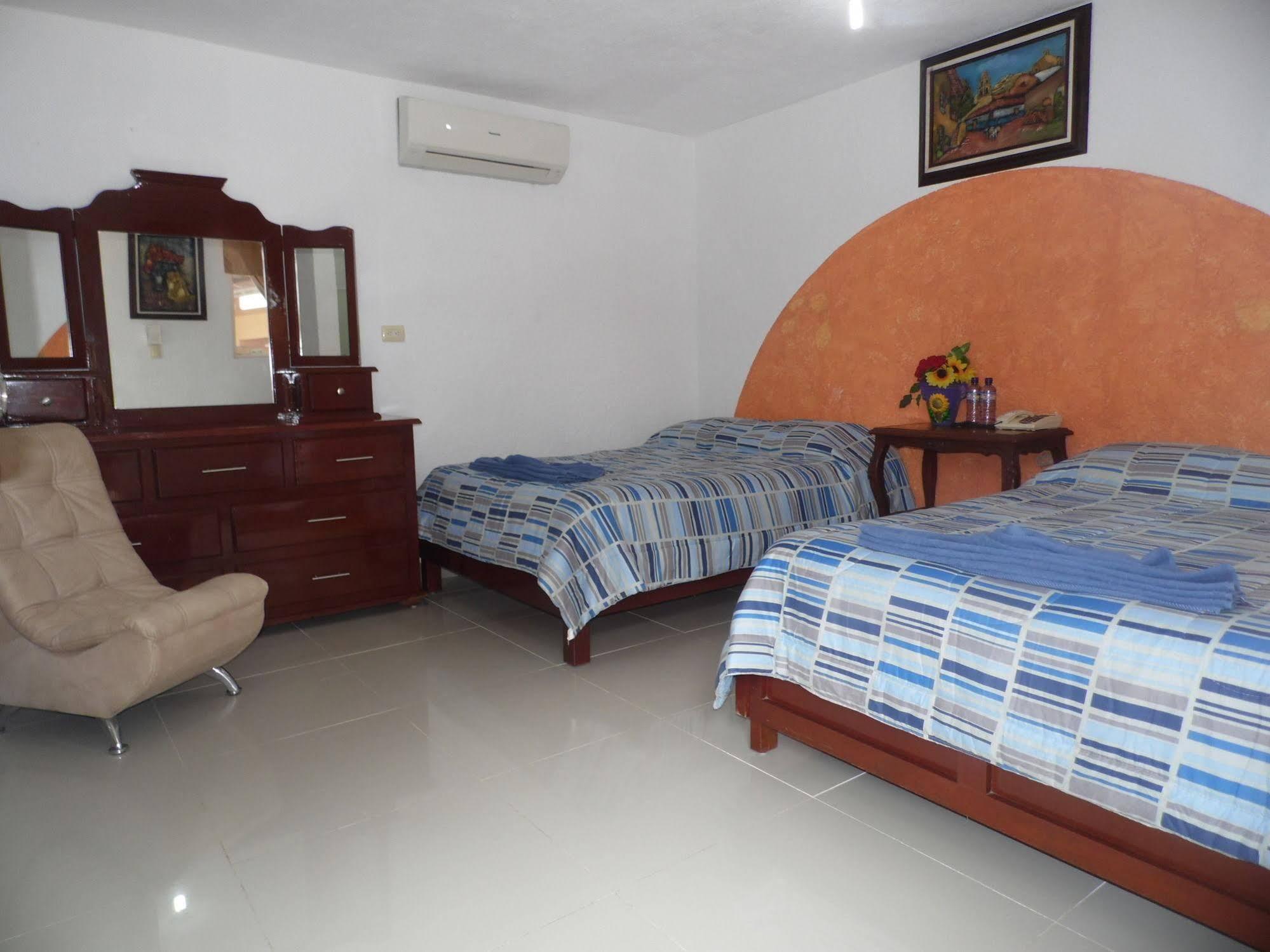 Hotel Hacienda Ixtlan Косумель Экстерьер фото